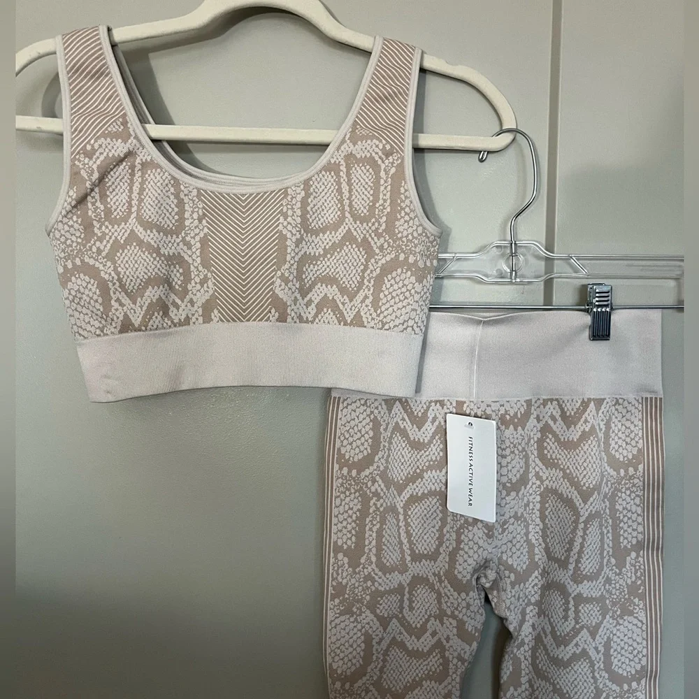 NEW Yoga Set- Matching Bra and Leggings - Picture 3 of 12